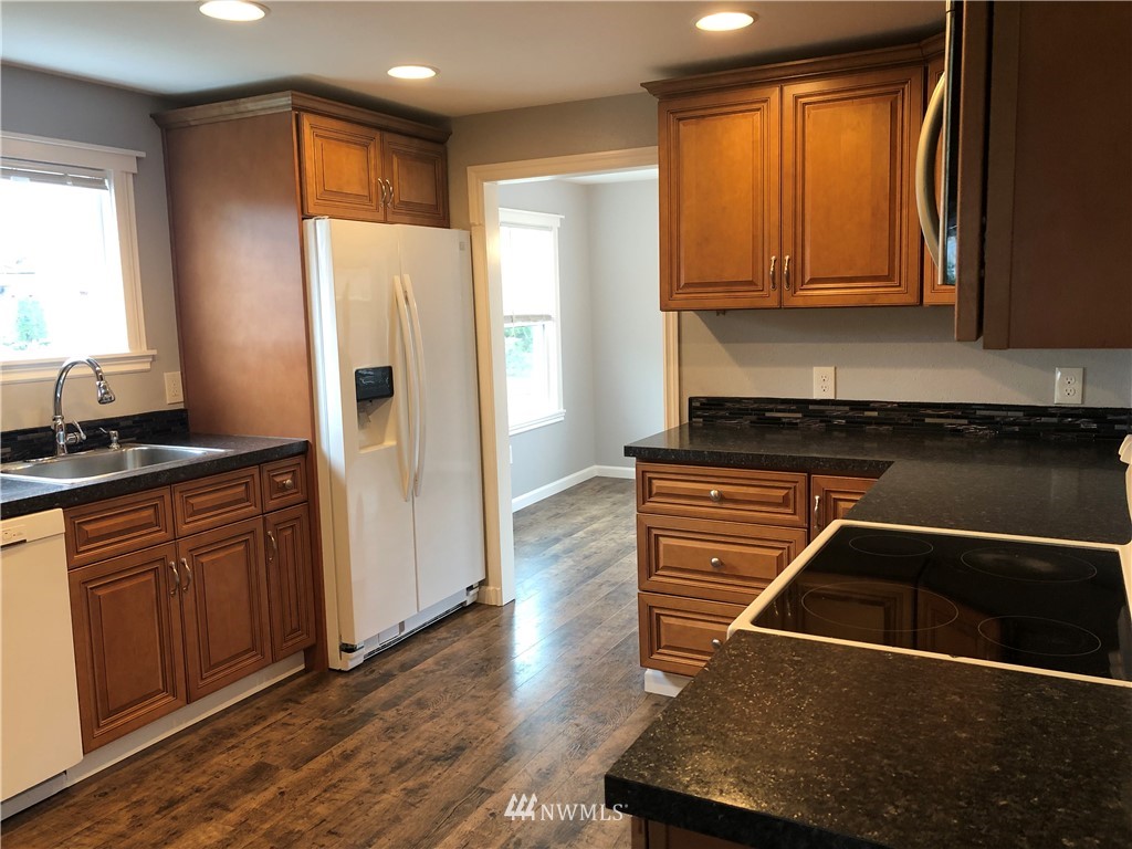 417 Simpson Avenue Aberdeen, WA 98520 - Photo 8 of 24