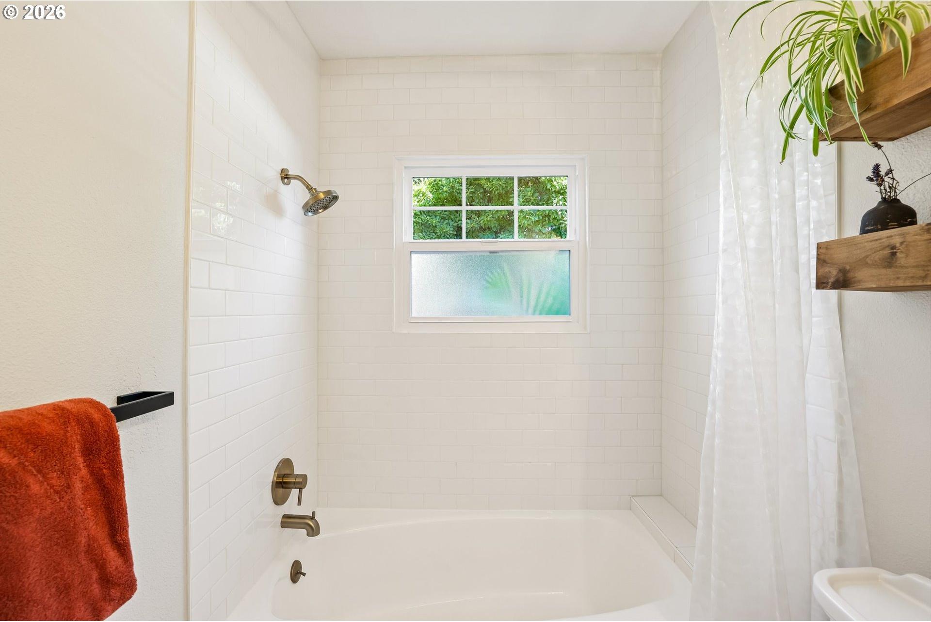 2747 Northwest Raleigh Street, Unit 2 Portland, OR 97210 - Photo 15 of 40 Gallery Image 15