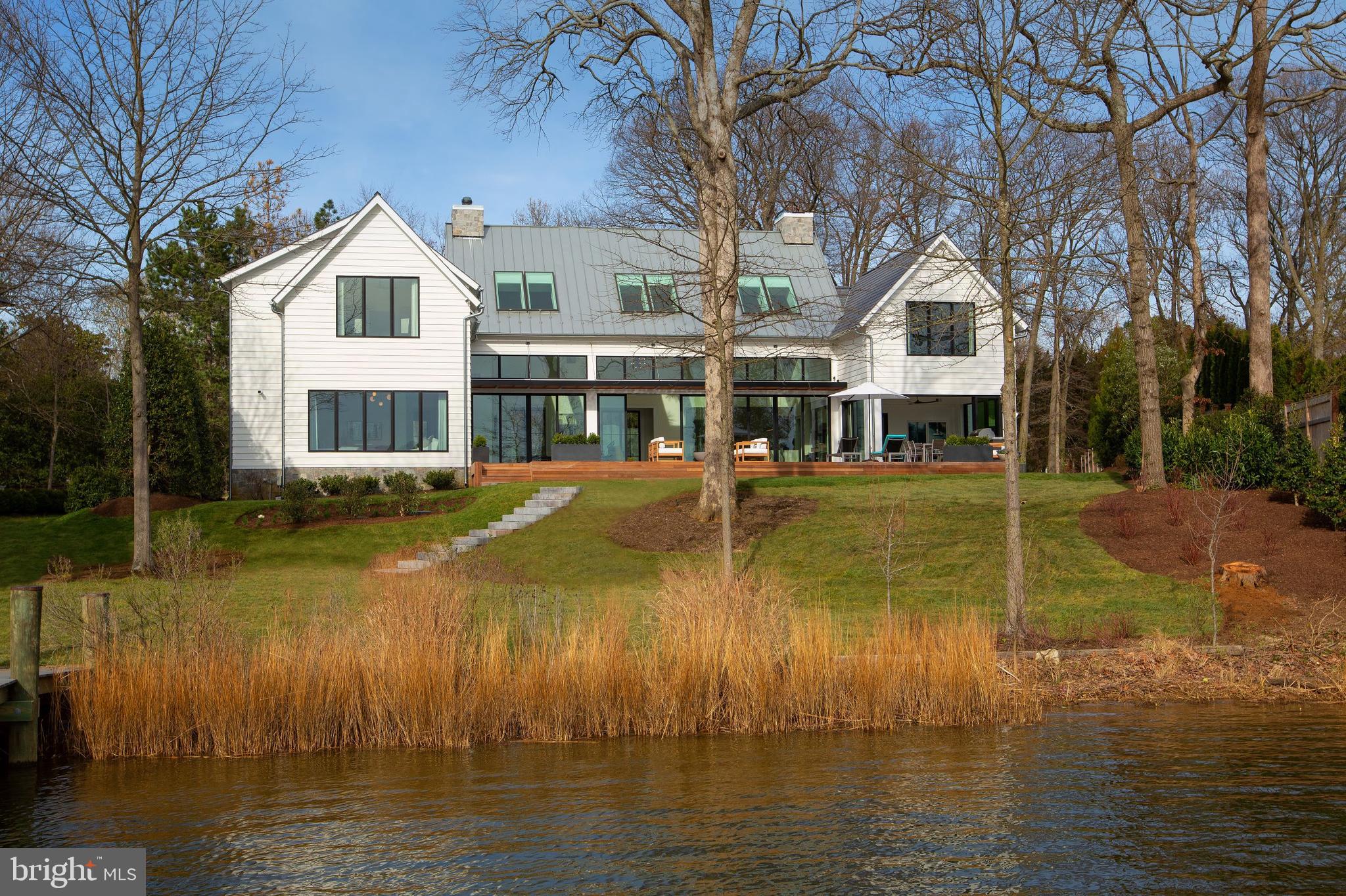 Waterfront estate on prestigious Melvin Road