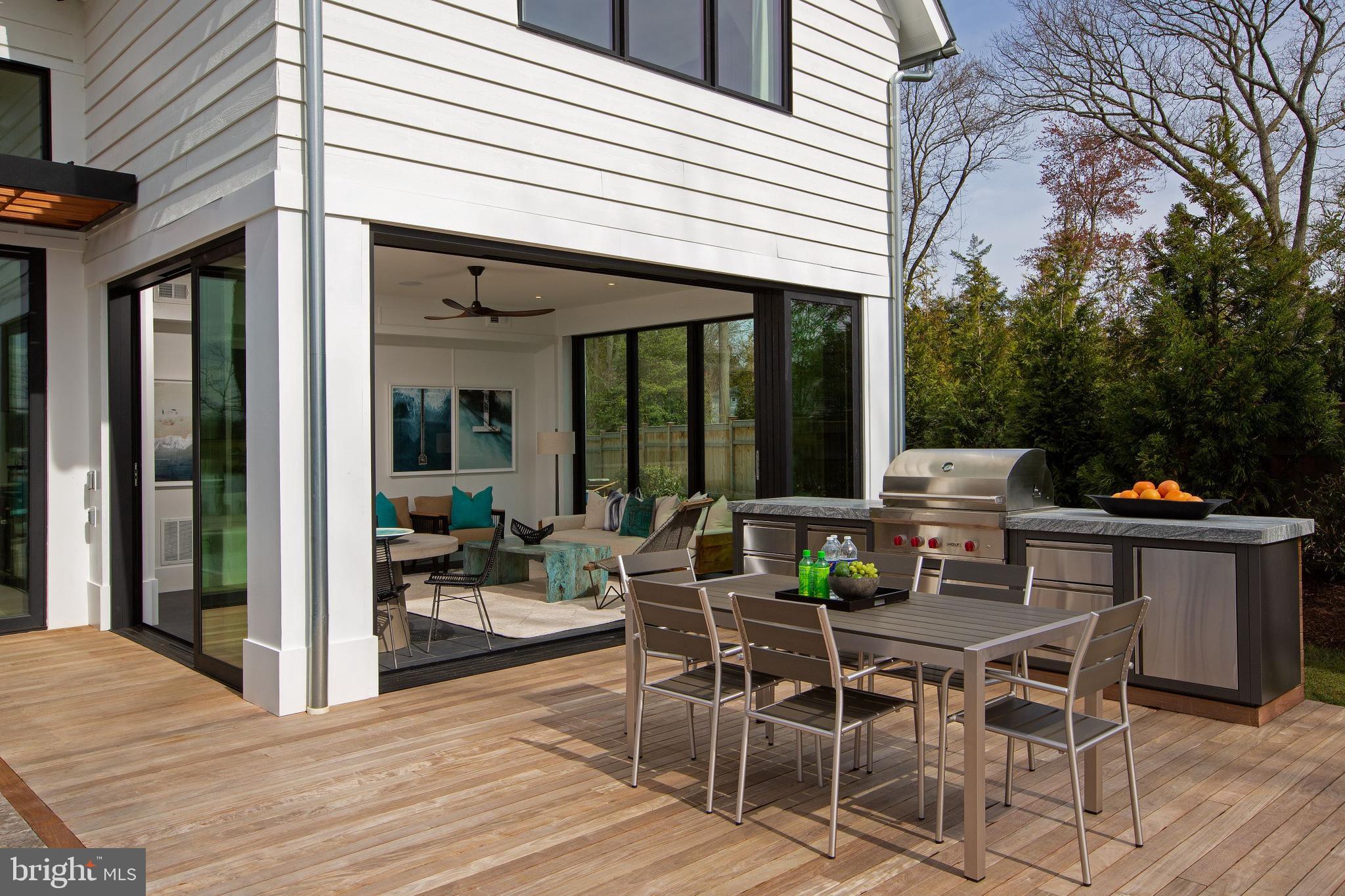 964 Melvin Road Annapolis, MD 21403 - Photo 20 of 30 Fully-equipped outdoor kitchen