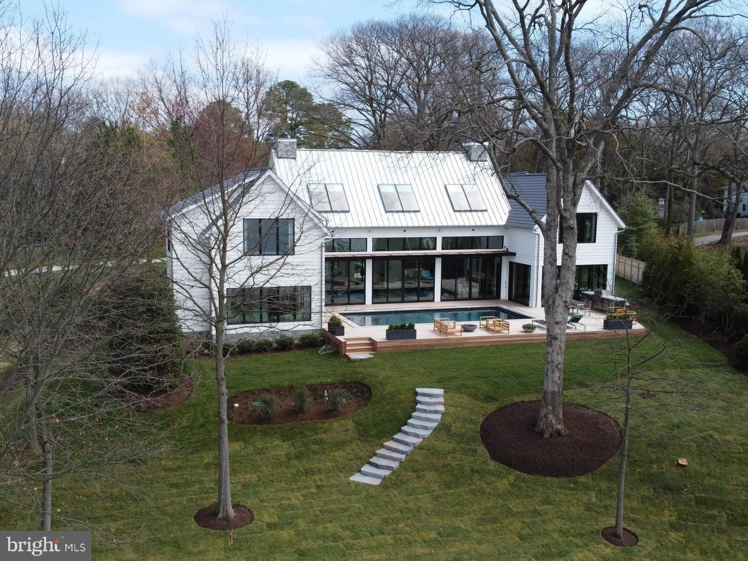 964 Melvin Road Annapolis, MD 21403 - Photo 28 of 30 Professional landscaping and lush backyard