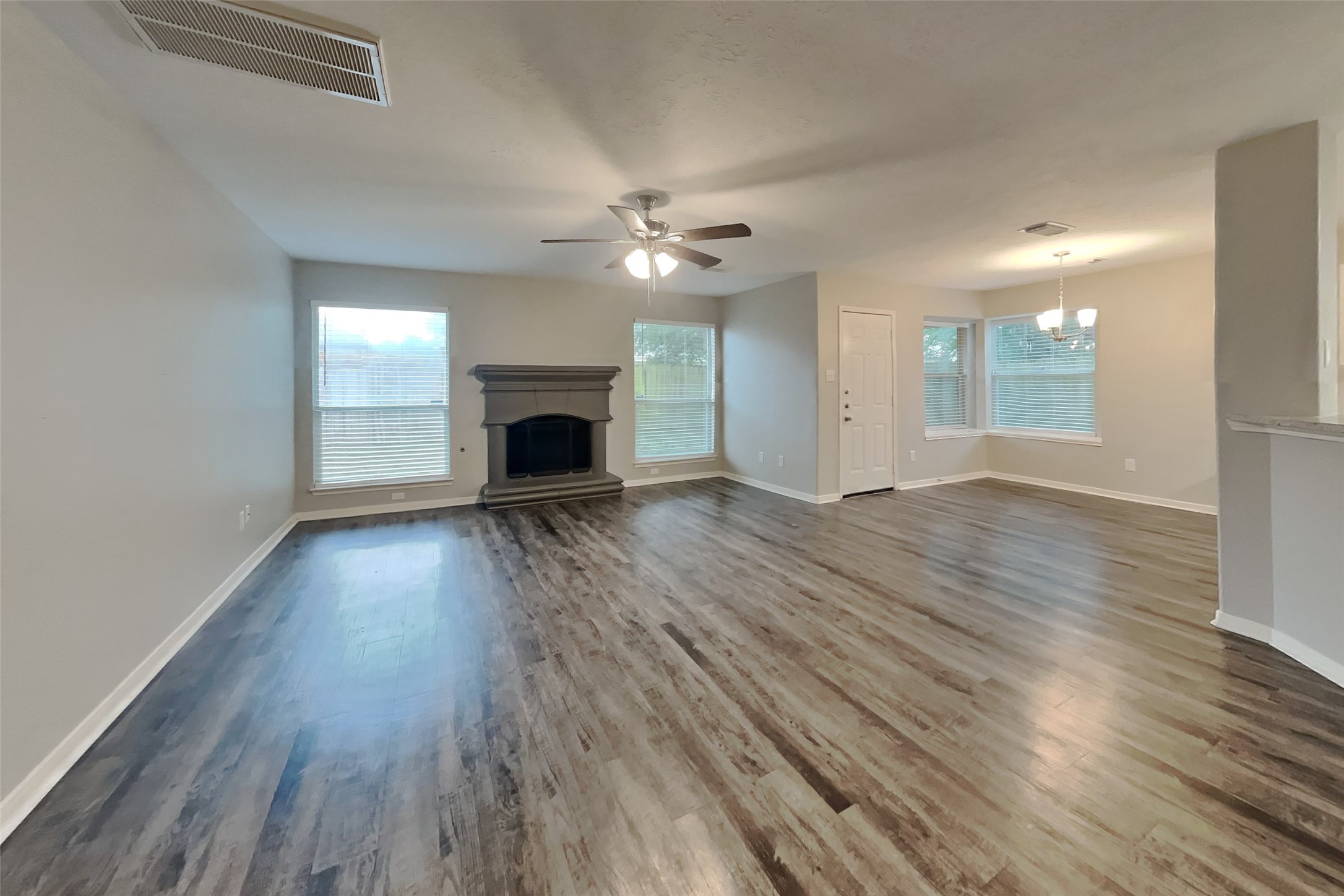 5706 Straight Way Houston, TX 77339 - Photo 3 of 19