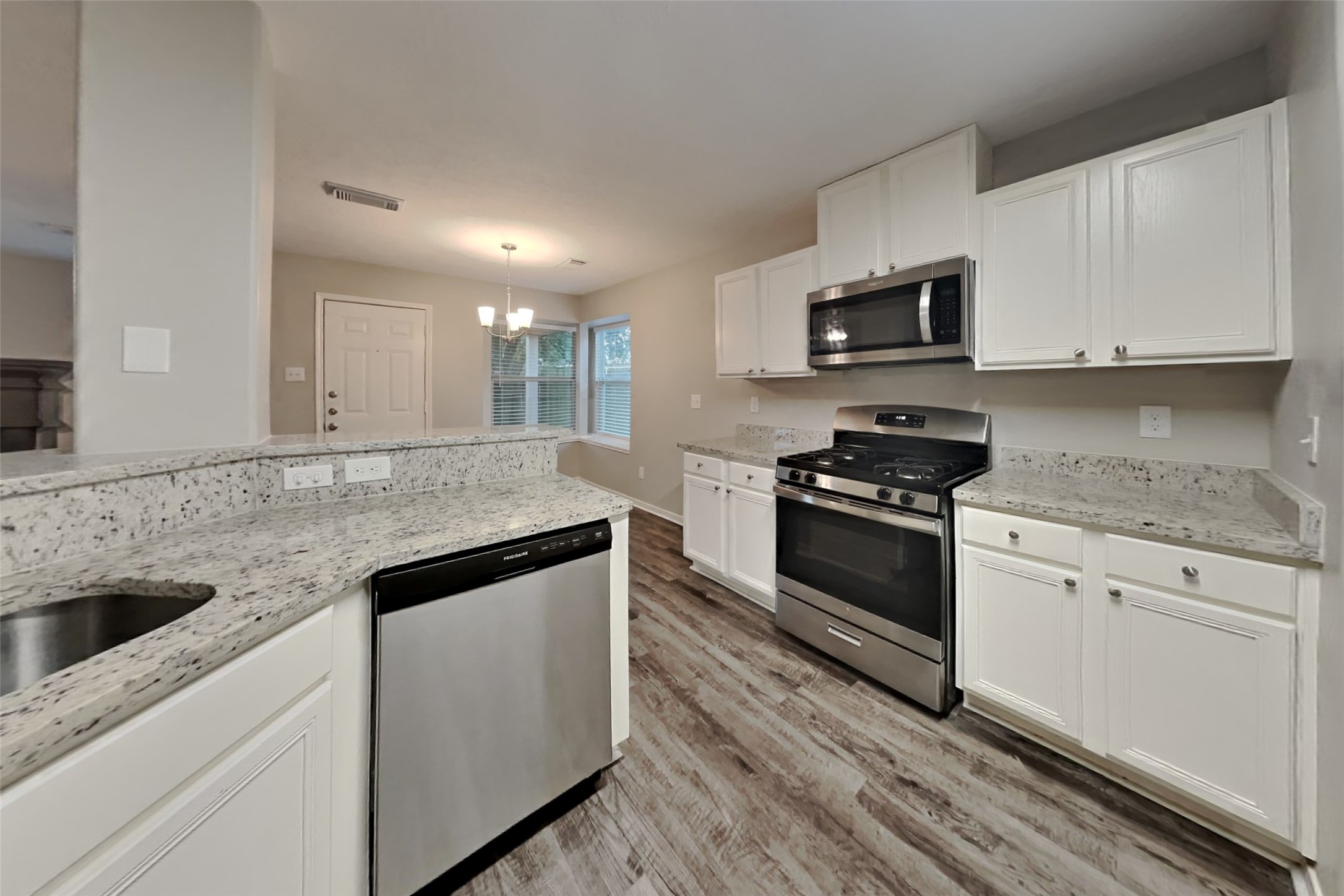 5706 Straight Way Houston, TX 77339 - Photo 4 of 19