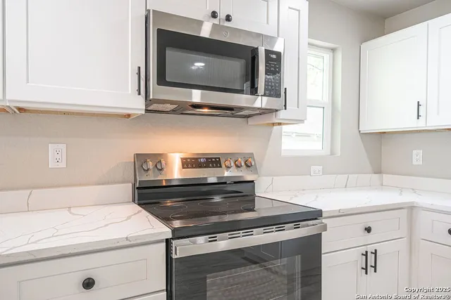 $1,700 | 1118 St James, San Antonio, TX 78202