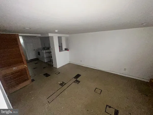 a view of utility room
