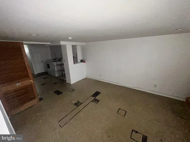 a view of utility room