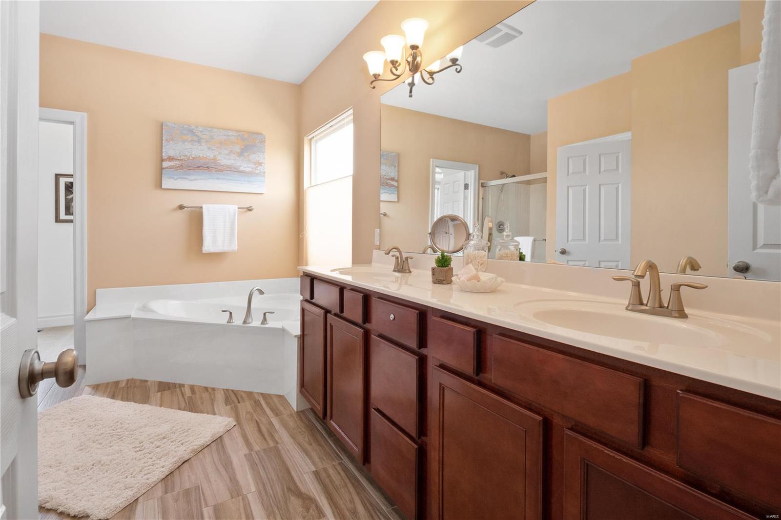 462 Oak Stand Path Chesterfield, MO 63005 - Photo 23 of 63 Gallery Image 23