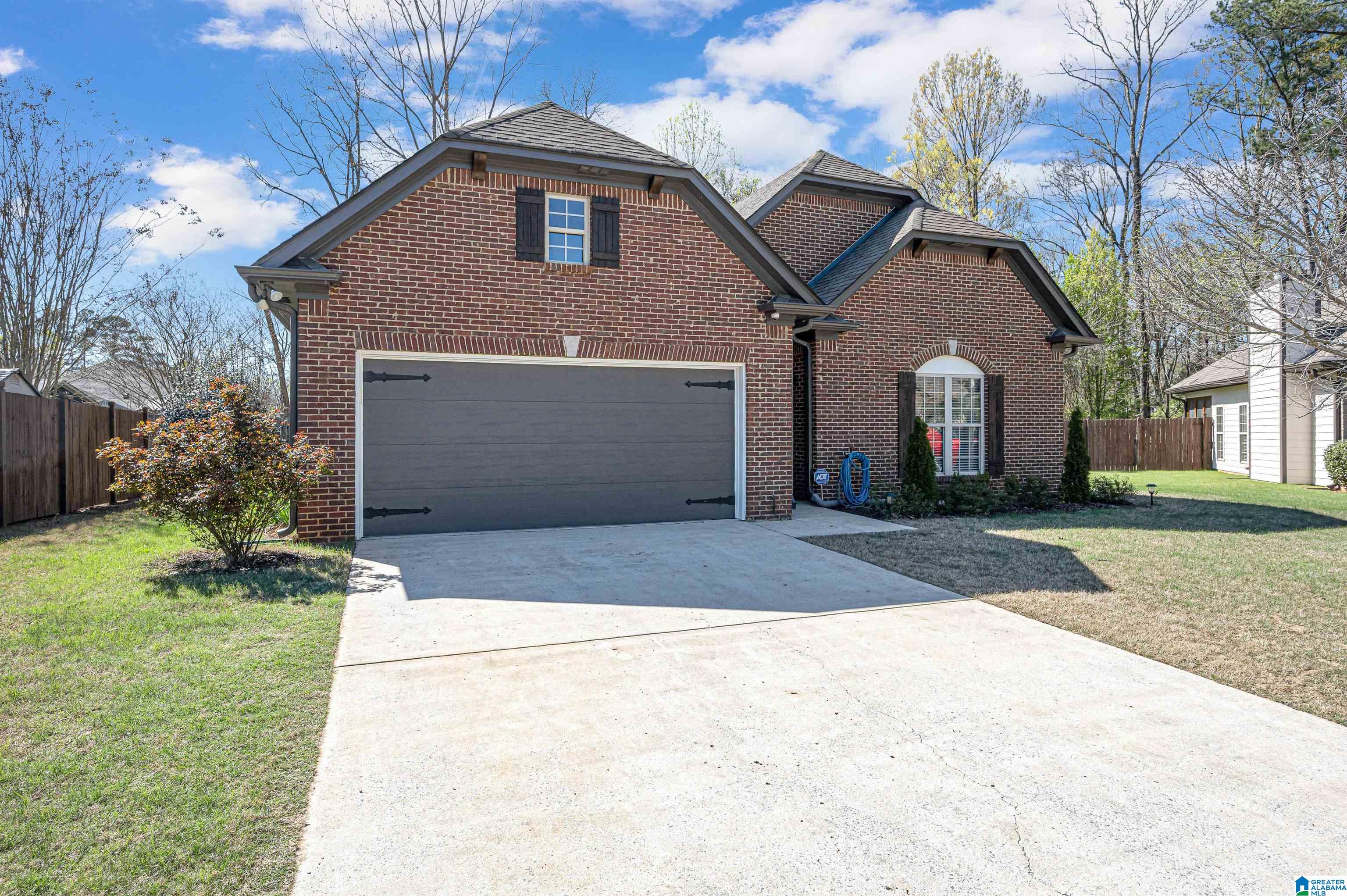 400 Sweet Leaf Lane Alabaster, AL 35114 - Photo 2 of 35