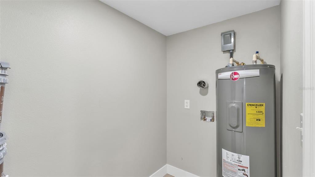 2211 Azalea Court Lakeland, FL 33815 - Photo 9 of 22 a white wall painting on top of a wall