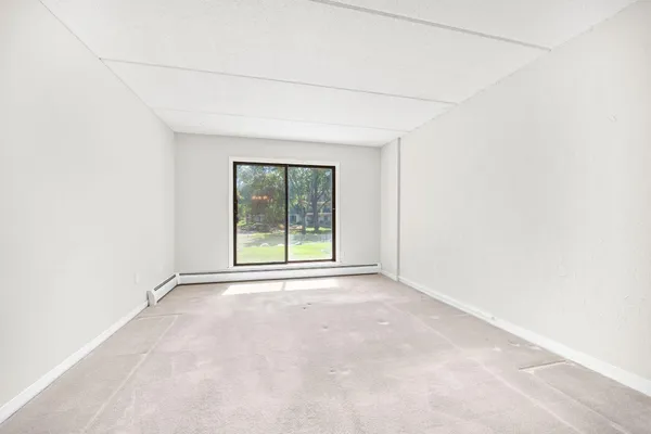 $135,000 | 10411 Cedar Lake Road, Unit 213, Minnetonka, MN 55305