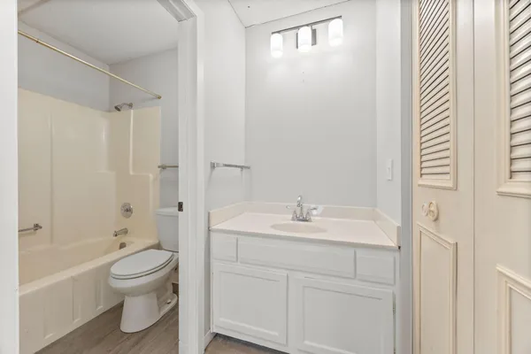 $135,000 | 10411 Cedar Lake Road, Unit 213, Minnetonka, MN 55305