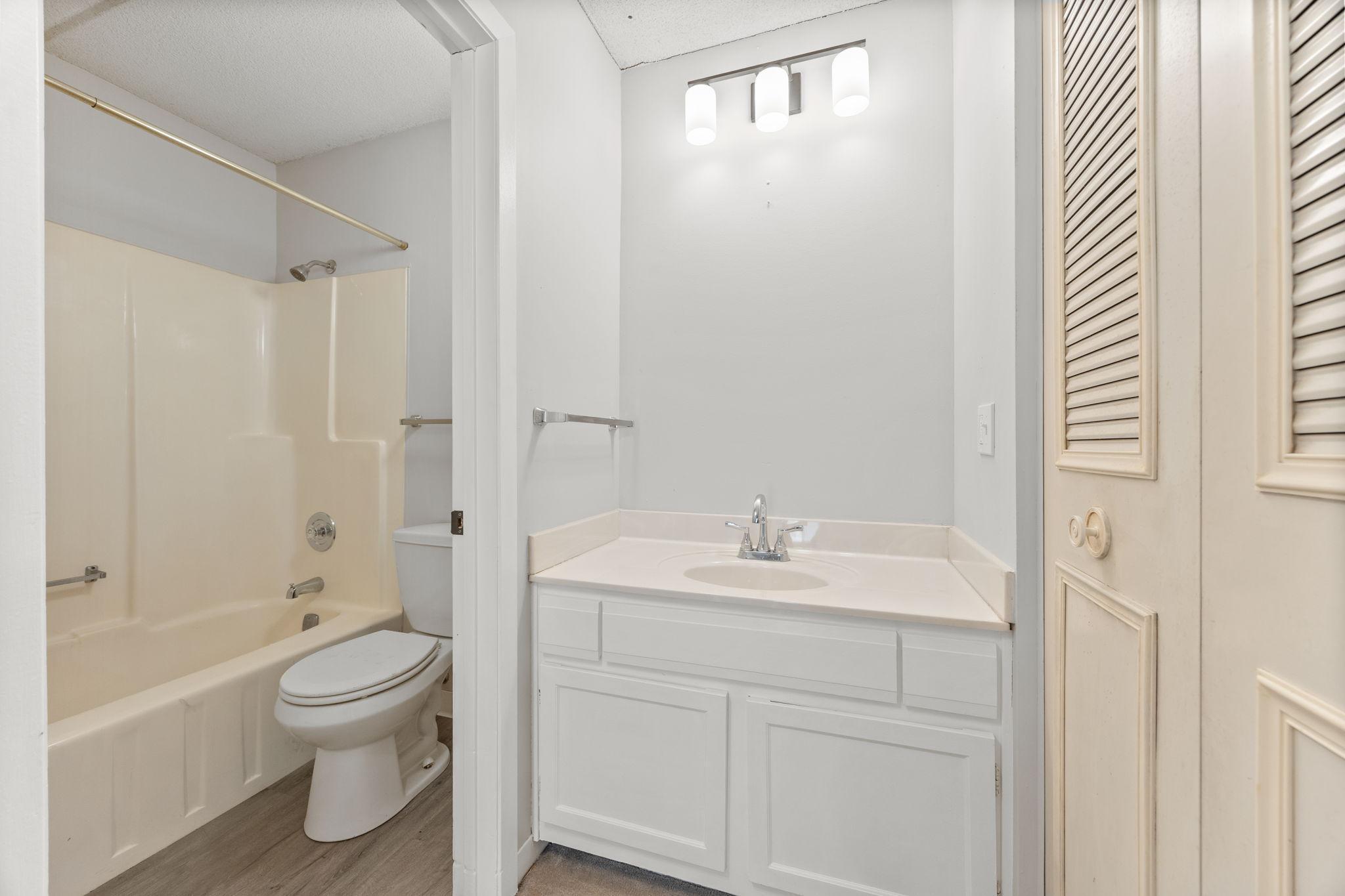 10411 Cedar Lake Road, Unit 213 Minnetonka, MN 55305 - Photo 20 of 41