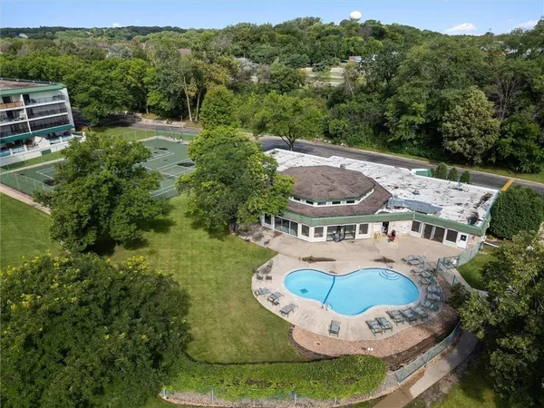 $135,000 | 10411 Cedar Lake Road, Unit 213, Minnetonka, MN 55305