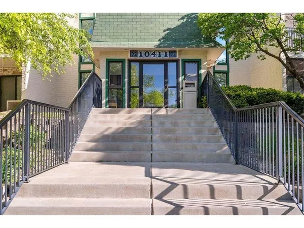 $135,000 | 10411 Cedar Lake Road, Unit 213, Minnetonka, MN 55305