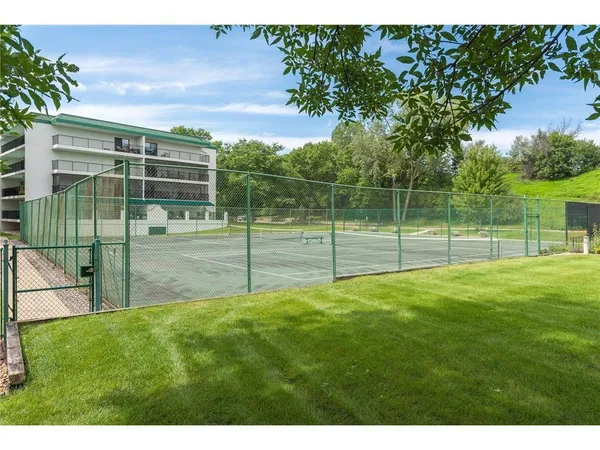 $135,000 | 10411 Cedar Lake Road, Unit 213, Minnetonka, MN 55305