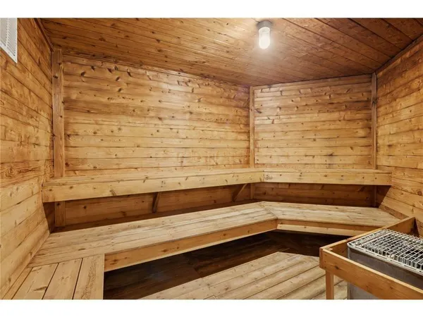 $135,000 | 10411 Cedar Lake Road, Unit 213, Minnetonka, MN 55305