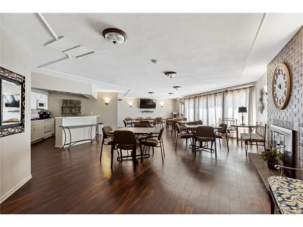 $135,000 | 10411 Cedar Lake Road, Unit 213, Minnetonka, MN 55305