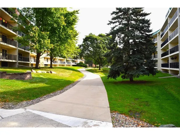 $135,000 | 10411 Cedar Lake Road, Unit 213, Minnetonka, MN 55305