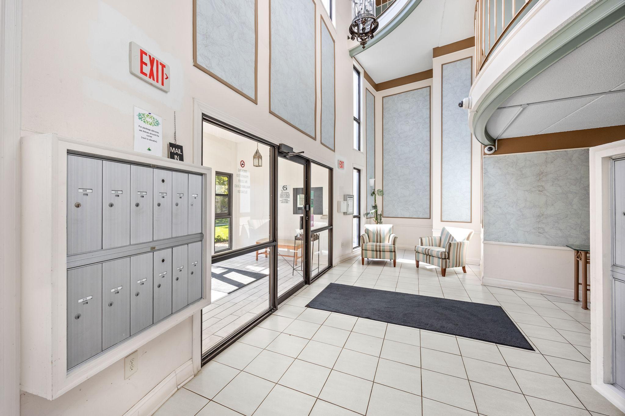 10411 Cedar Lake Road, Unit 213 Minnetonka, MN 55305 - Photo 5 of 41