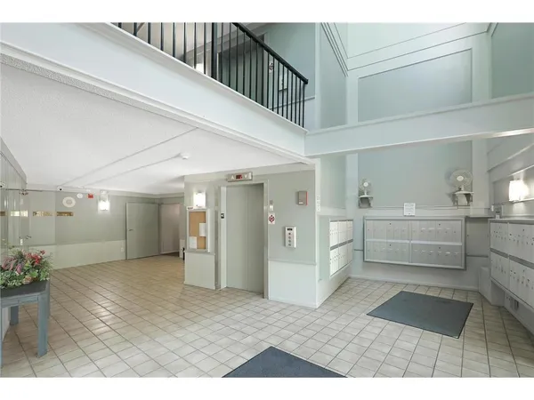 $135,000 | 10411 Cedar Lake Road, Unit 213, Minnetonka, MN 55305