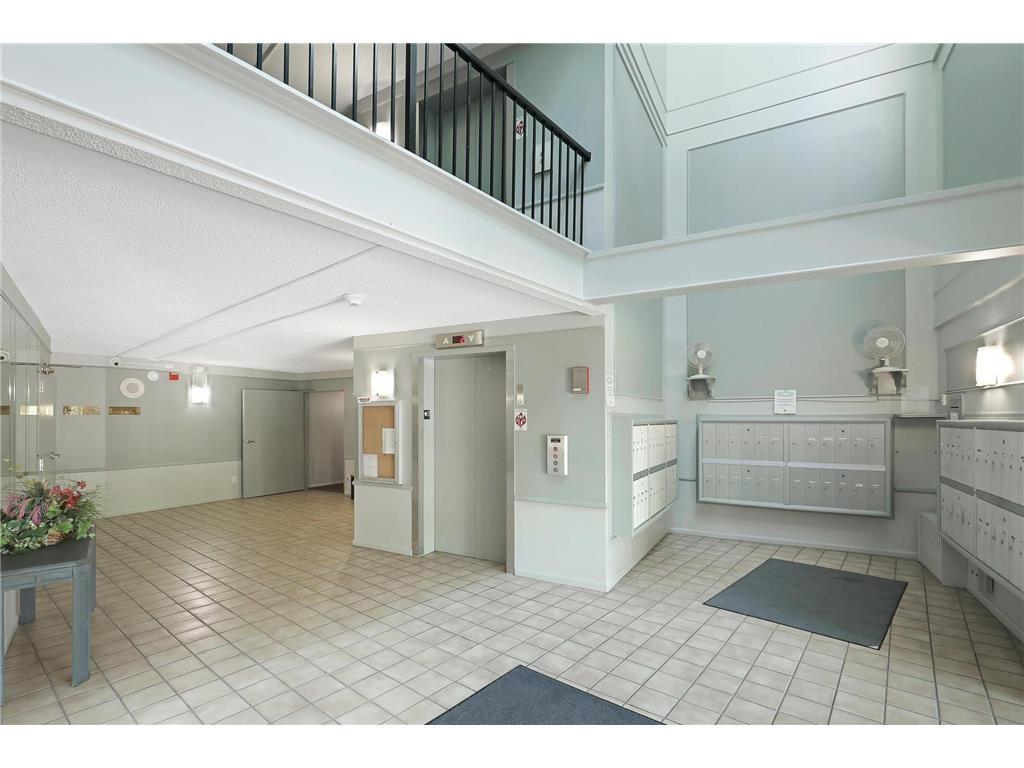 10411 Cedar Lake Road, Unit 213 Minnetonka, MN 55305 - Photo 6 of 41