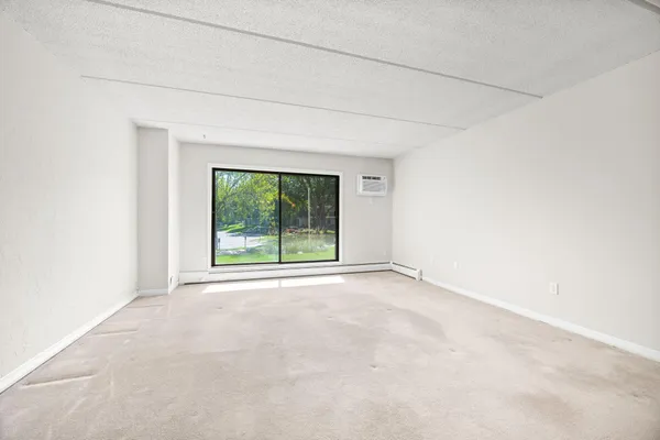 $135,000 | 10411 Cedar Lake Road, Unit 213, Minnetonka, MN 55305