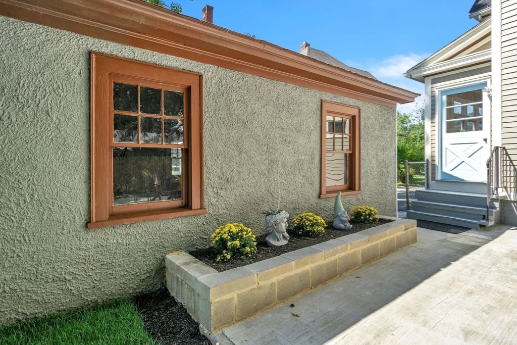 31 Park Street Northampton, MA 01062 - Photo 34 of 40 a front view of a house with a garden