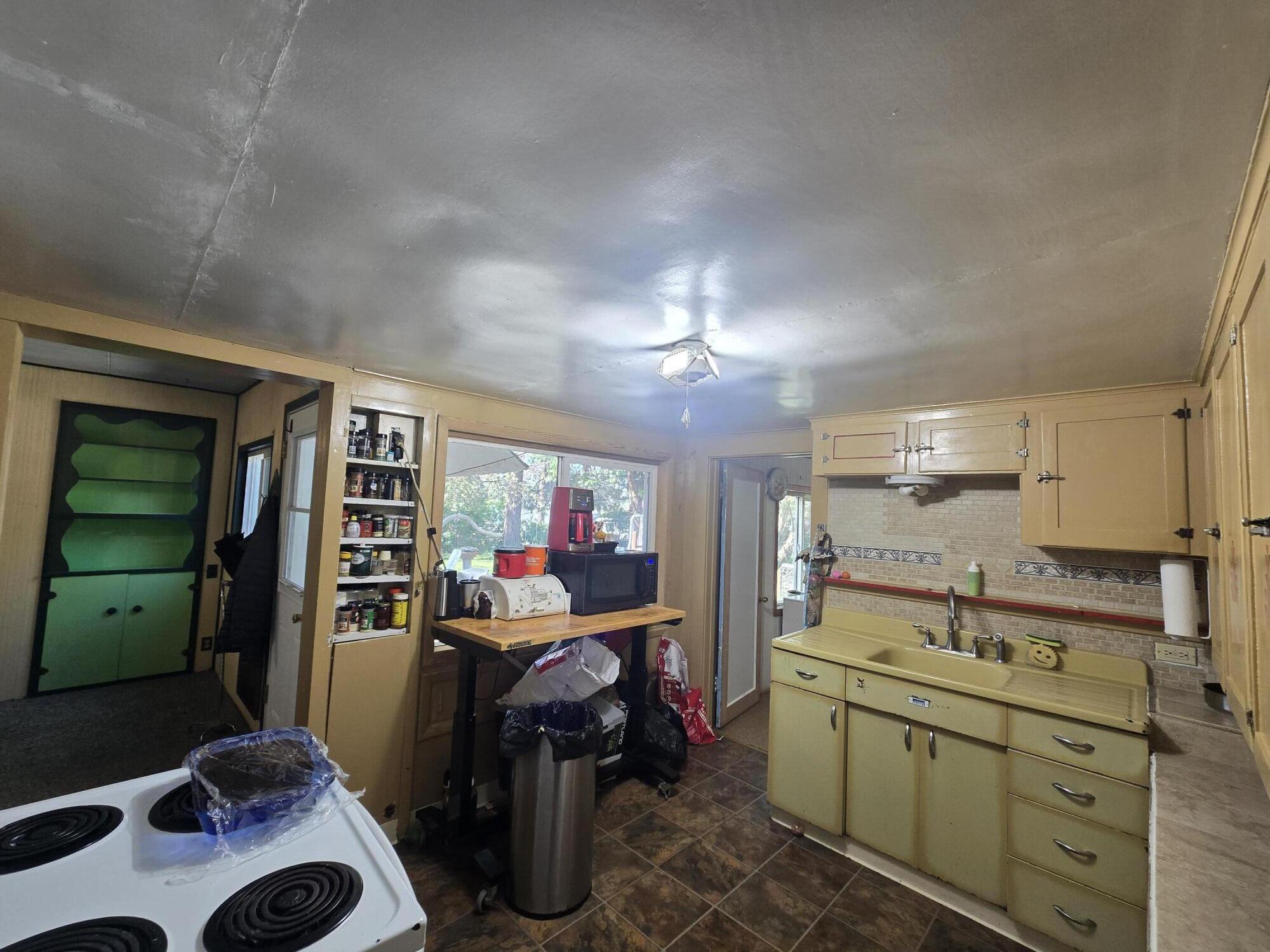 409 East Ash Street Chiloquin, OR 97624 - Photo 9 of 37 a room with storage and utility