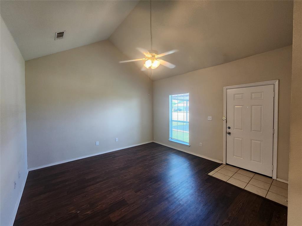106 Collett Court Weatherford, TX 76088 - Photo 3 of 20