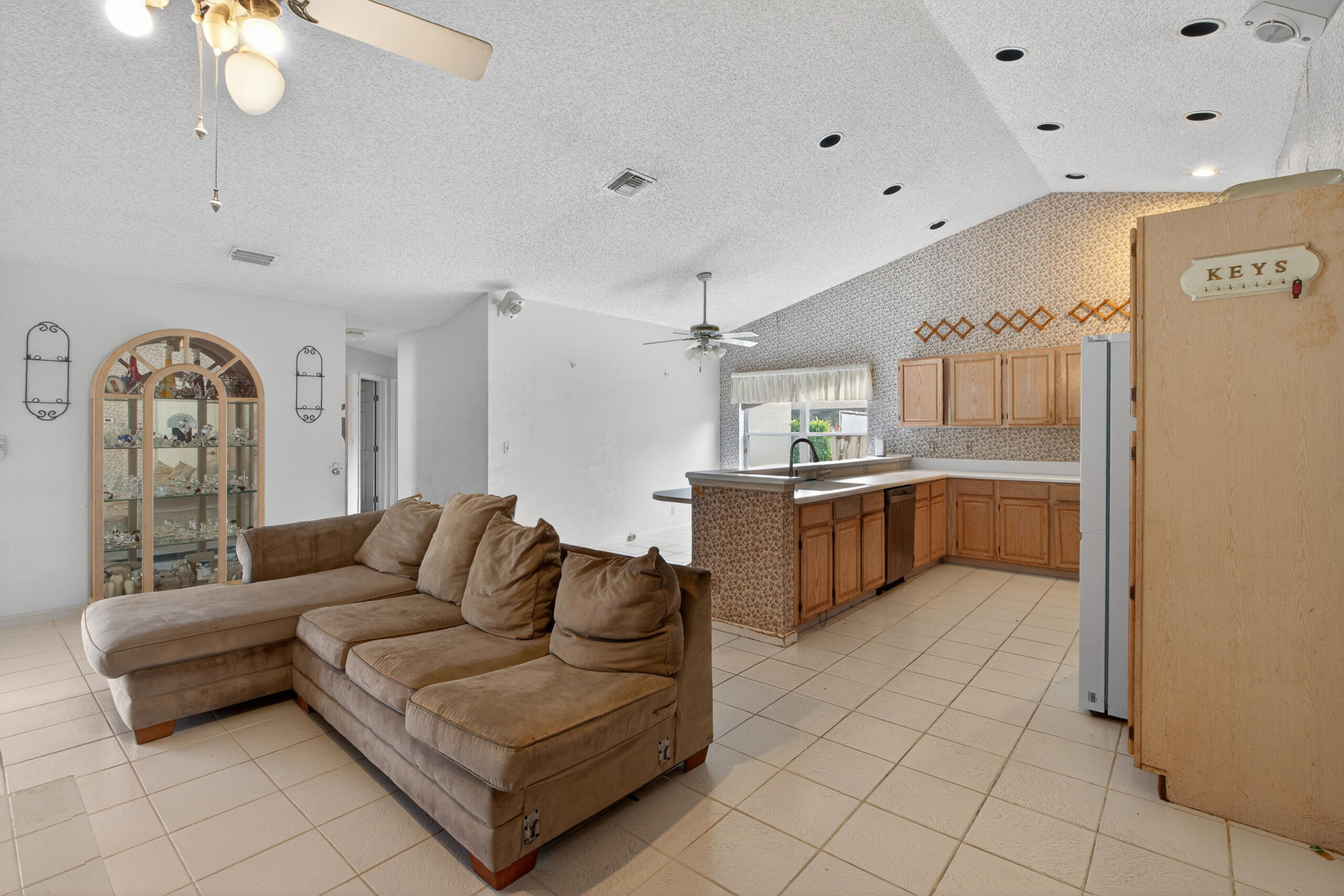 2825 Northwest 29th Drive Boca Raton, FL 33434 - Photo 11 of 56 028_Daniela_boca-33