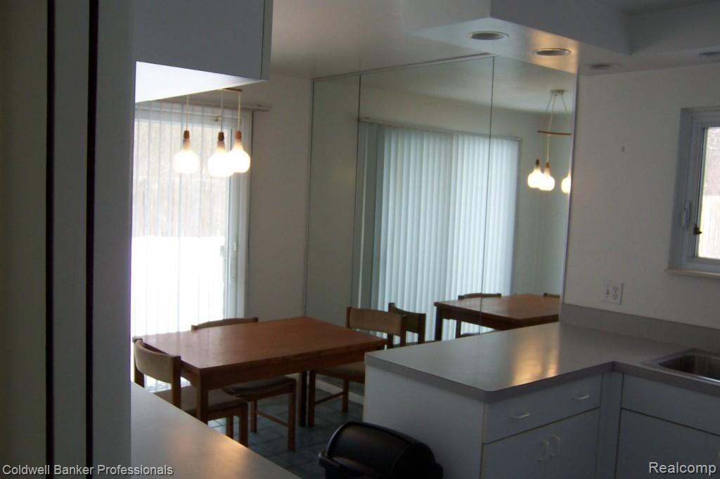 6809 North Adams Road Bloomfield Hills, MI 48304 - Photo 7 of 15 100_1677.jpg