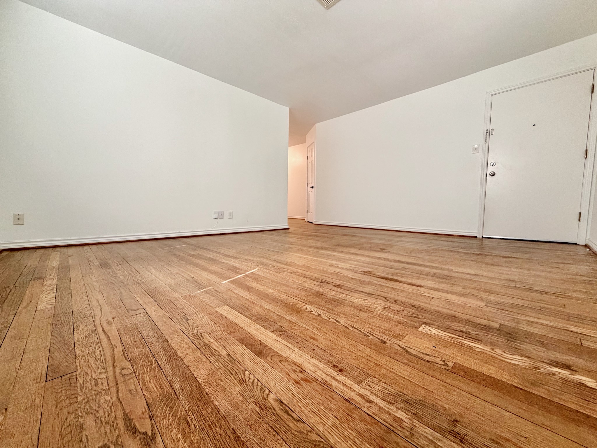 2126 Banks Street, Unit 2 Houston, TX 77098 - Photo 14 of 41 Living Area