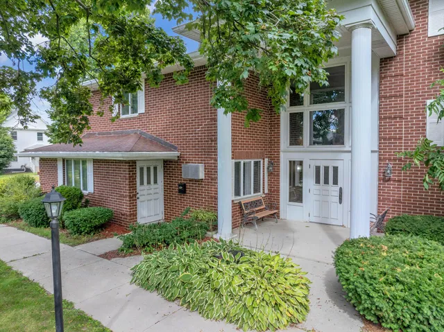 $1,299 | 615 Michigan Avenue, Unit 617, Sheboygan, WI 53081