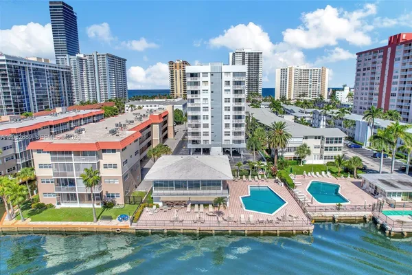 $2,000 | 3113 South Ocean Drive, Unit 804, Hallandale Beach, FL 33009