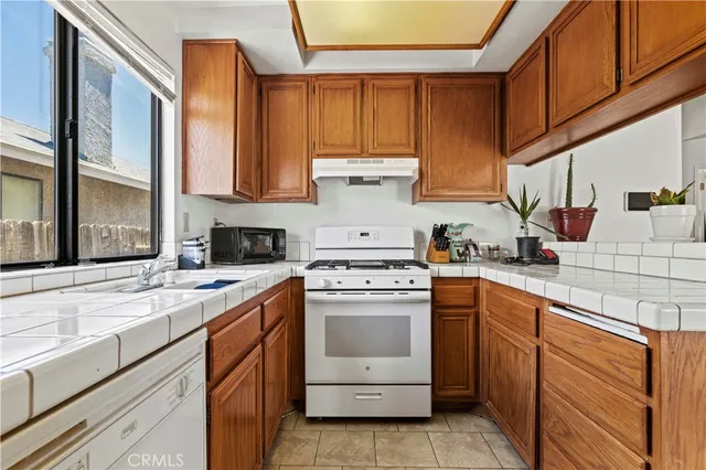 $370,000 | 2021 Buckwheat Avenue, Rosamond, CA 93560