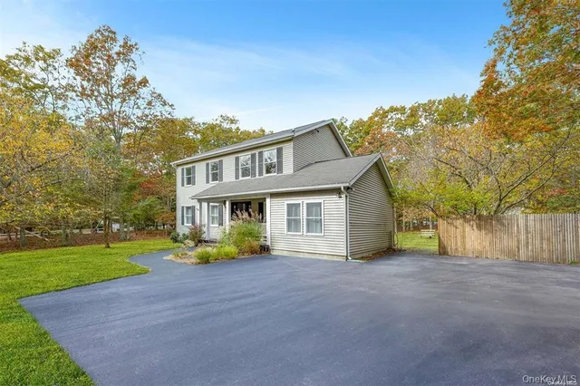 $1,199,999 | 4 Wooded Lane, Hampton Bays, NY 11946