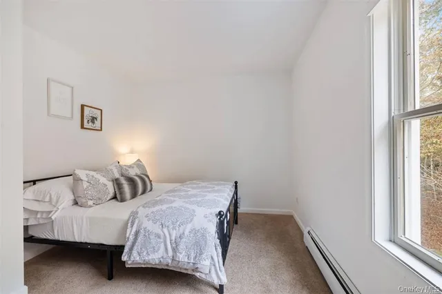 $1,199,999 | 4 Wooded Lane, Hampton Bays, NY 11946