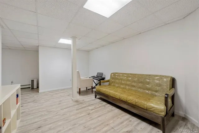 $1,199,999 | 4 Wooded Lane, Hampton Bays, NY 11946