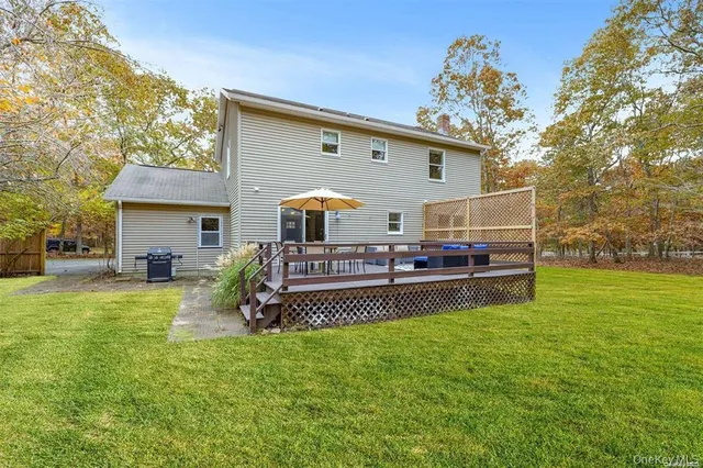$1,199,999 | 4 Wooded Lane, Hampton Bays, NY 11946