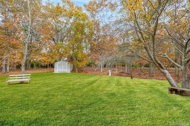 $1,199,999 | 4 Wooded Lane, Hampton Bays, NY 11946