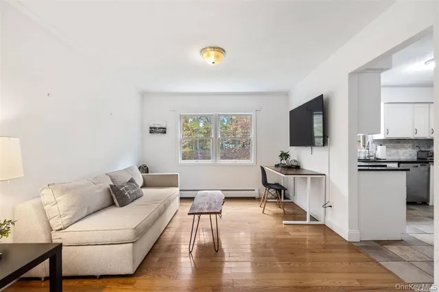 $1,199,999 | 4 Wooded Lane, Hampton Bays, NY 11946