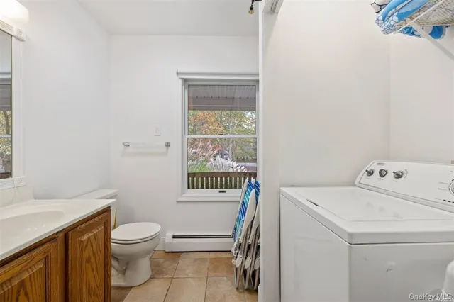 $1,199,999 | 4 Wooded Lane, Hampton Bays, NY 11946