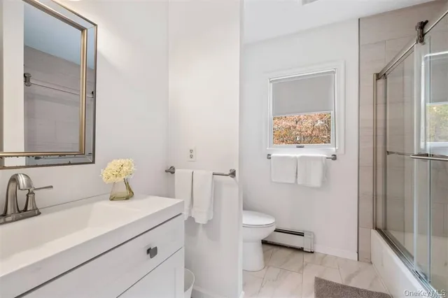 $1,199,999 | 4 Wooded Lane, Hampton Bays, NY 11946