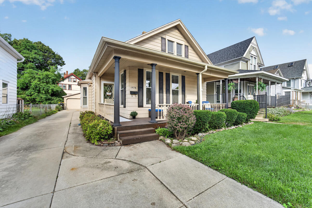 1526 Wisconsin Avenue Racine, WI 53403 - Photo 29 of 36 Front