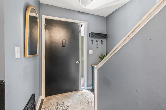 $159,900 | 17 McKenna Drive, Middletown, CT 06457