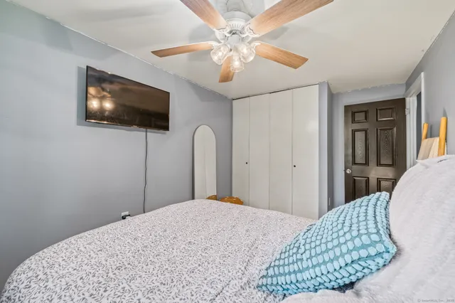 $159,900 | 17 McKenna Drive, Middletown, CT 06457