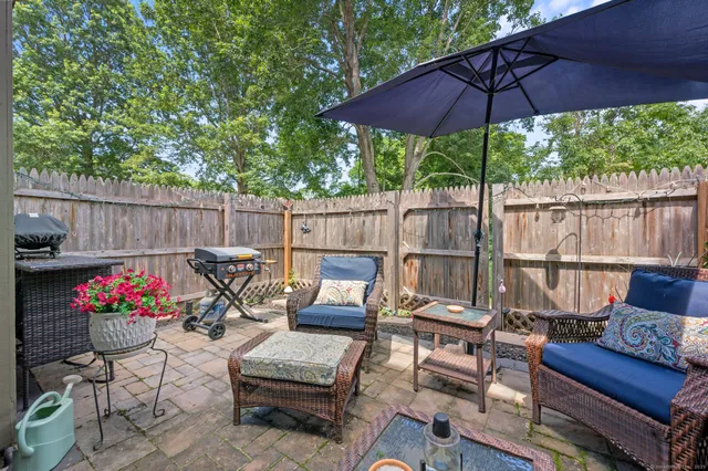 $159,900 | 17 McKenna Drive, Middletown, CT 06457