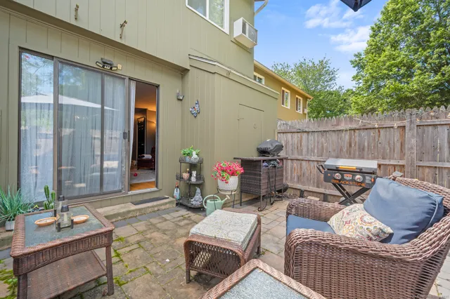 $159,900 | 17 McKenna Drive, Middletown, CT 06457