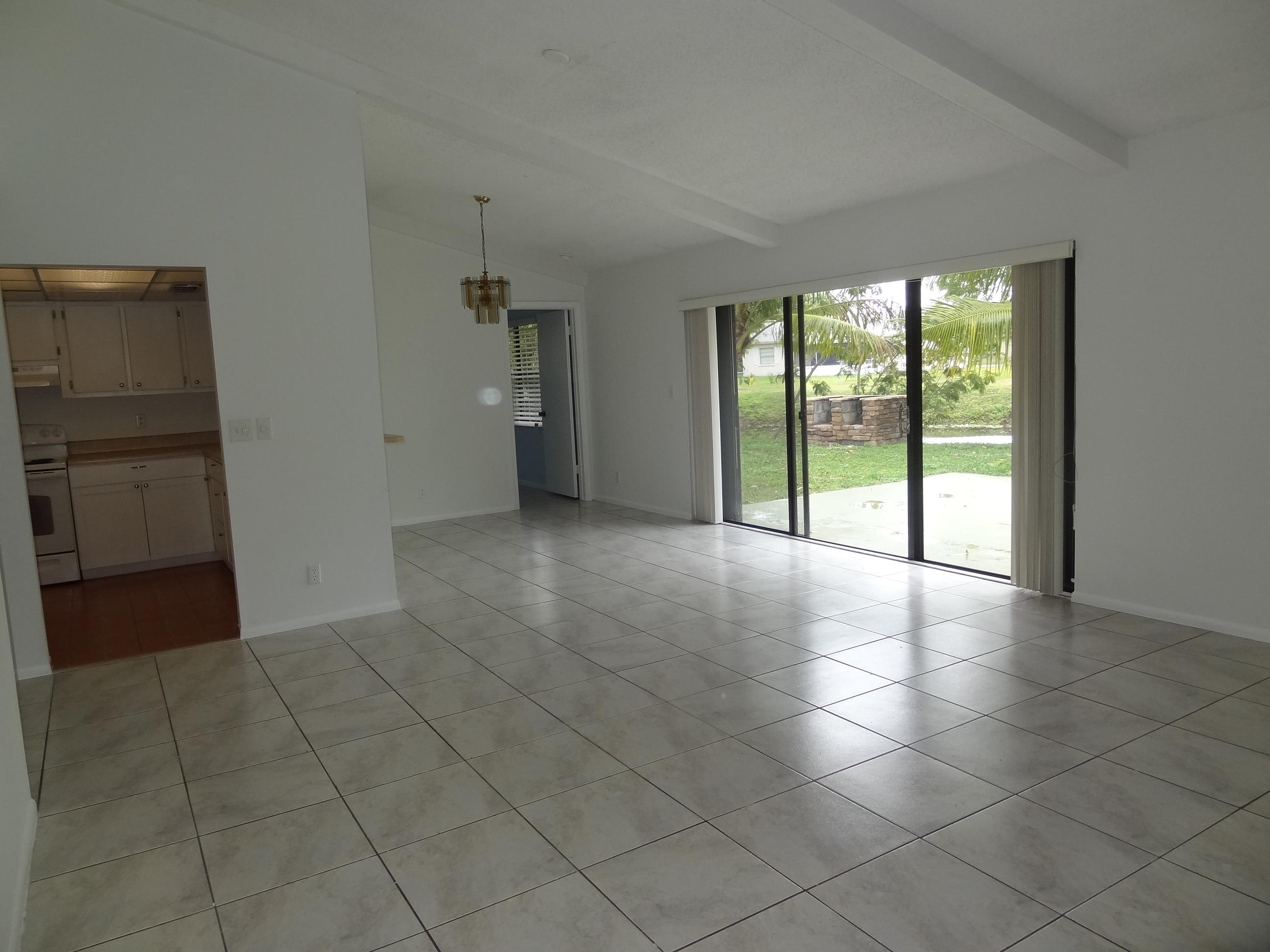 9781 Alaska Circle Boca Raton, FL 33434 - Photo 18 of 39 LIVING ROOM