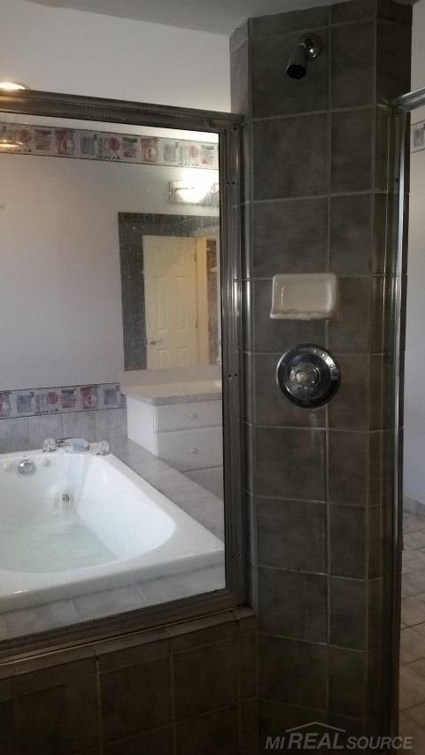 1267 Putnam Circle Rochester, MI 48307 - Photo 37 of 45 31276861-37.JPG